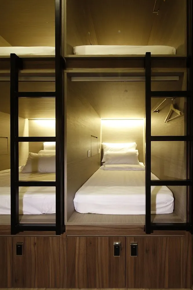 Capsule hotel Beat. Capsule Hostel @ Boat Quay