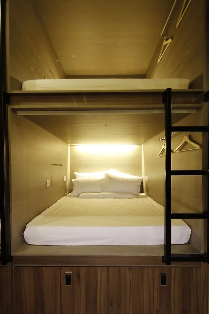 Beat. Capsule Hostel @ Boat Quay 2*, Singapore