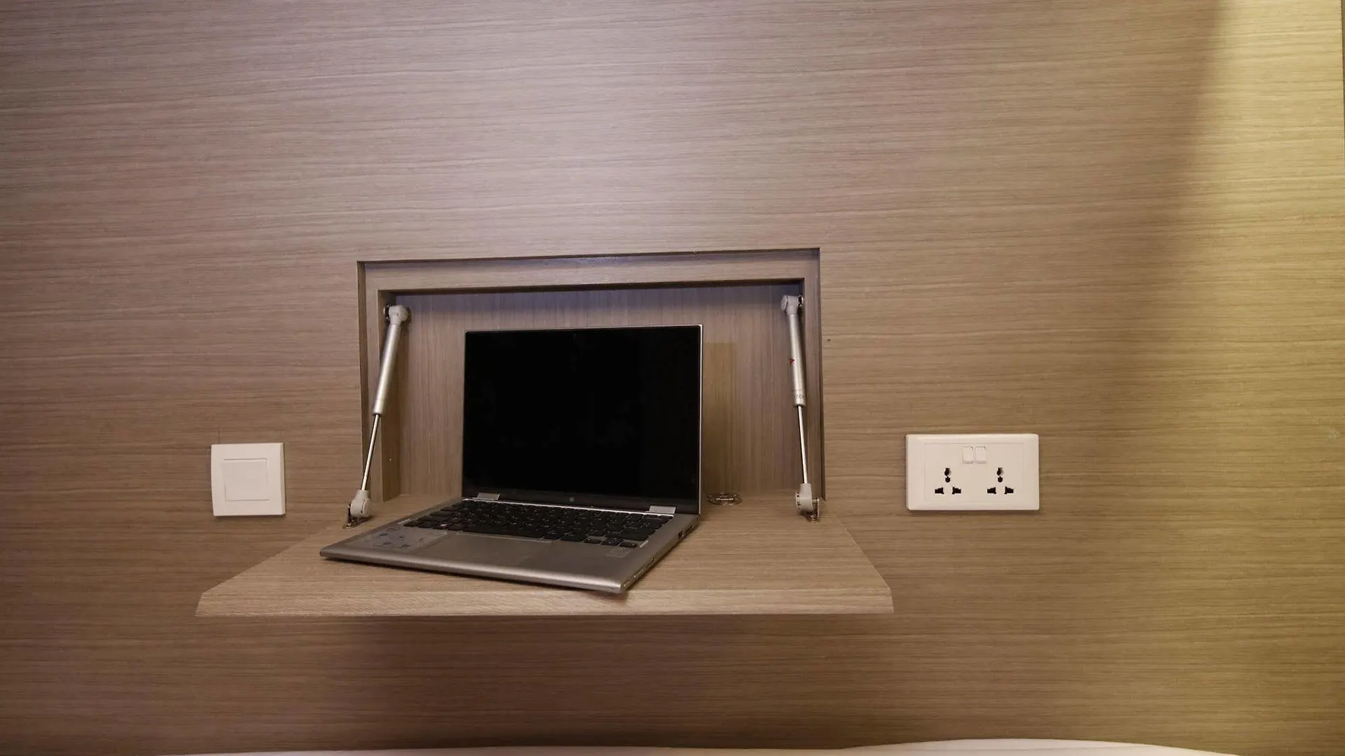 Beat. Capsule Hostel @ Boat Quay Capsule hotel Singapore