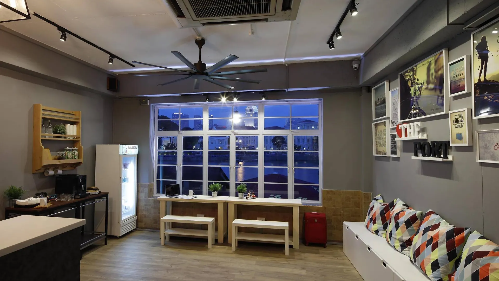 Capsule hotel Beat. Capsule Hostel @ Boat Quay