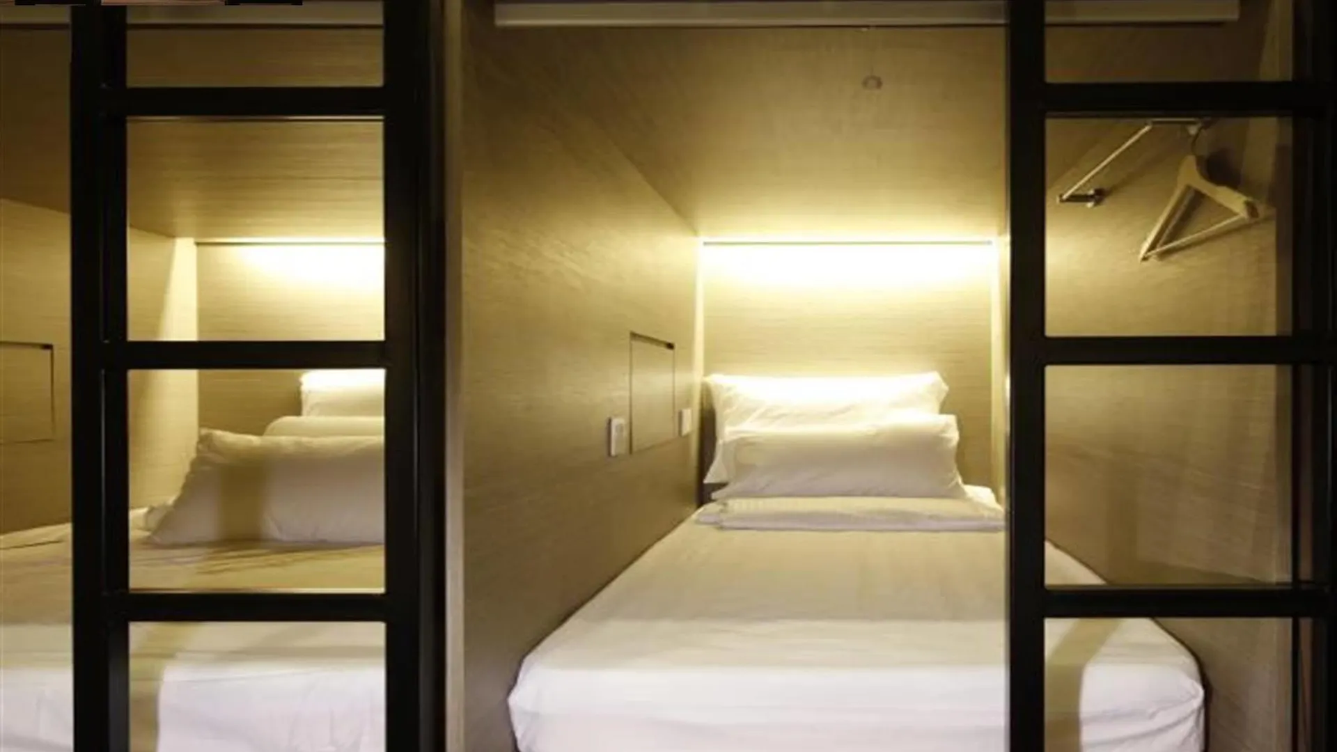 Beat. Capsule Hostel @ Boat Quay Singapore